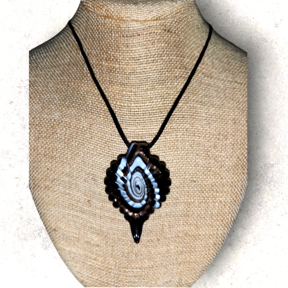 Teardrop / Arrowhead Shape Pendant - image 1